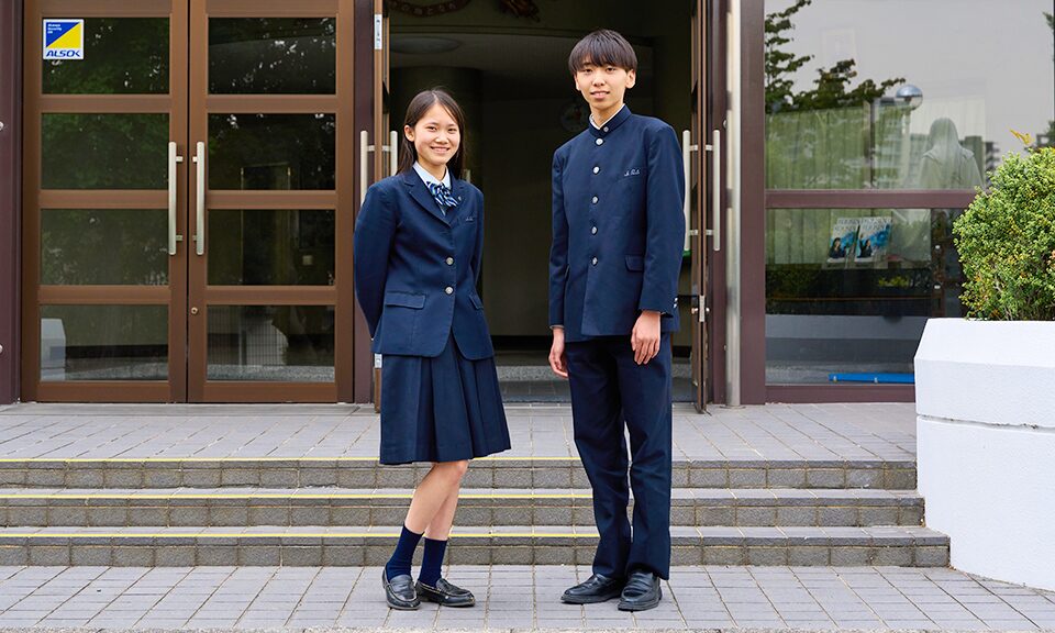 光泉カトリック高等学校の制服